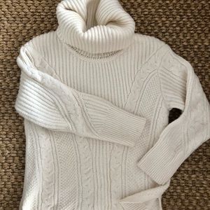 Like new Banana Republic Soft Creamy Sweater (XS)